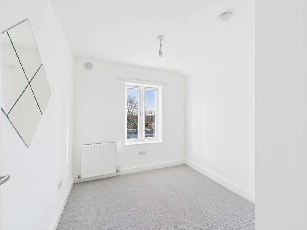 Property photo 3 of 10 Cam03750G0-Pr0083-Still022