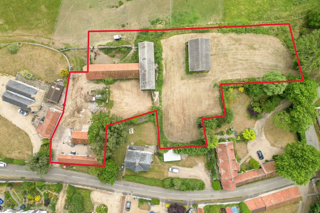 Property photo 2 of 31