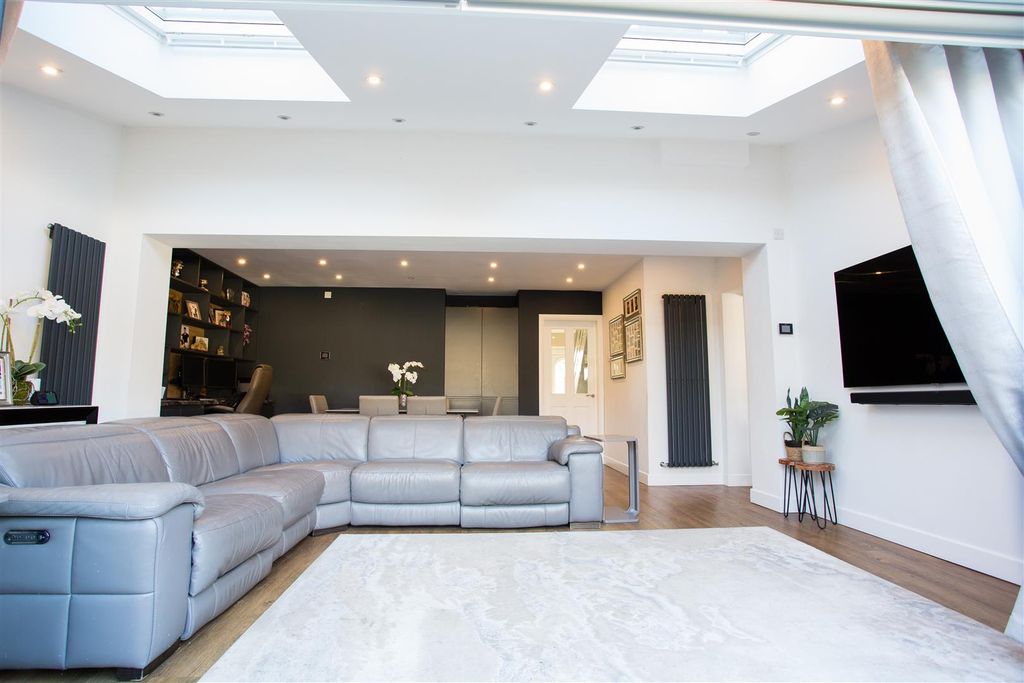 Property photo 2 of 44