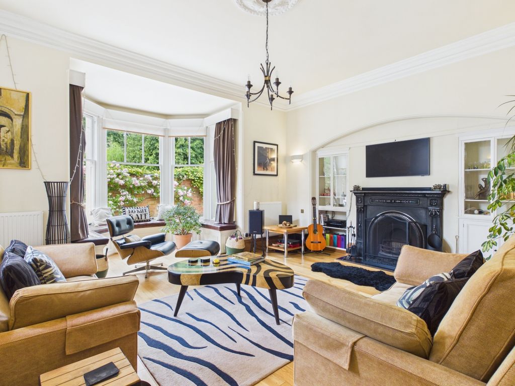 Property photo 3 of 35 The Avenue