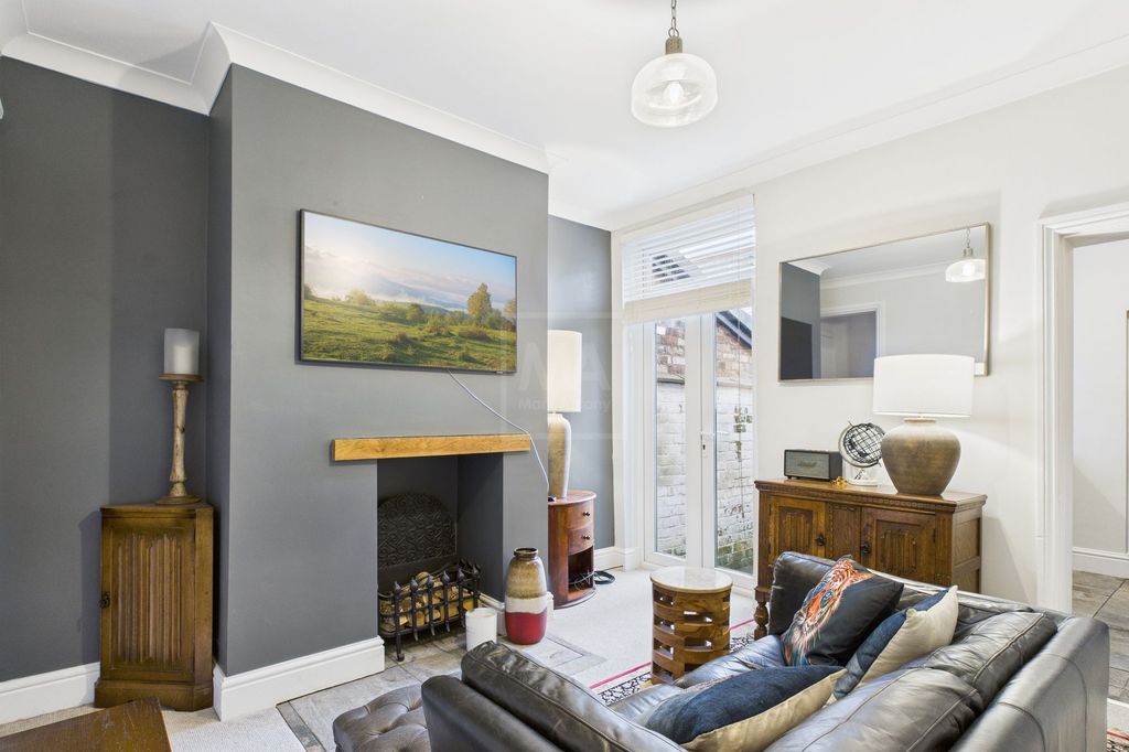 Property photo 2 of 14 Lounge