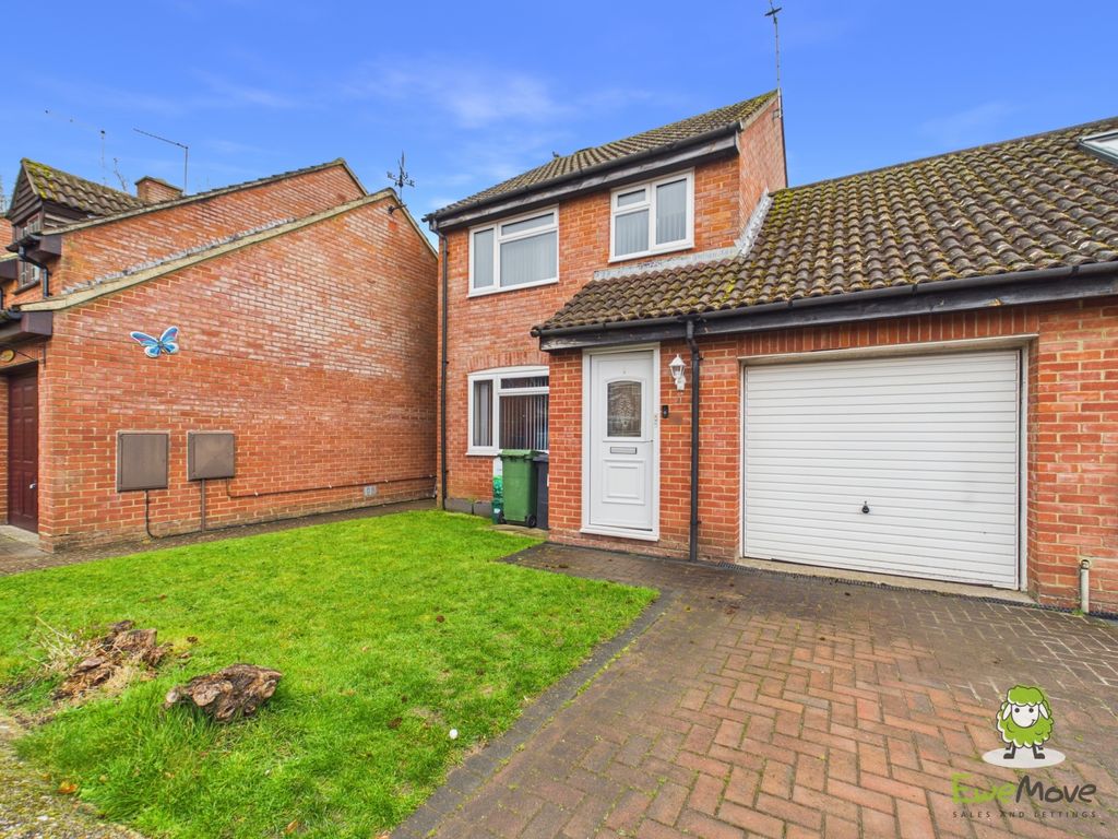 Property photo 1 of 16 Ewemove Basingstoke Cowslip Bank External Front