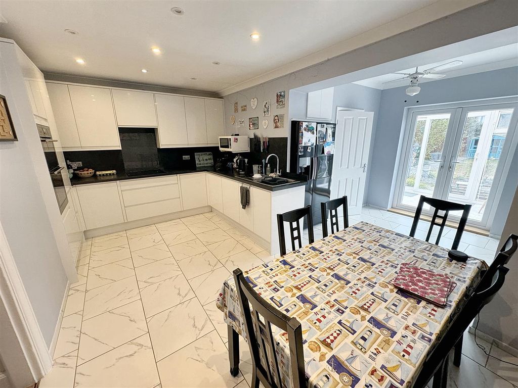 Property photo 2 of 21 Kitchenbreakfast Room.Jpg