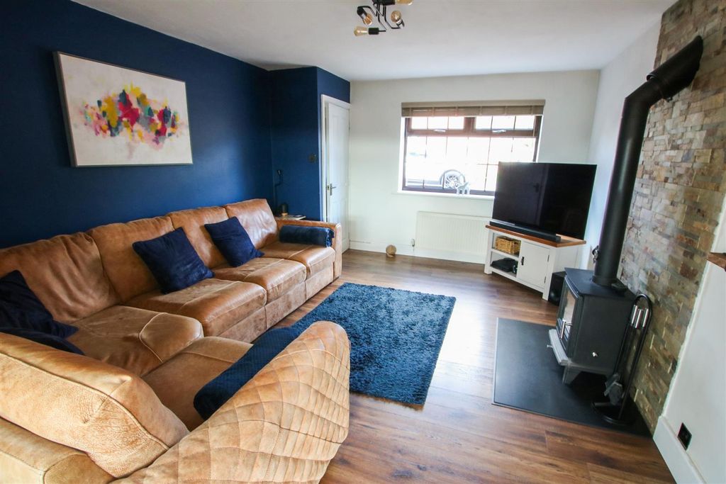 Property photo 3 of 21 Lounge