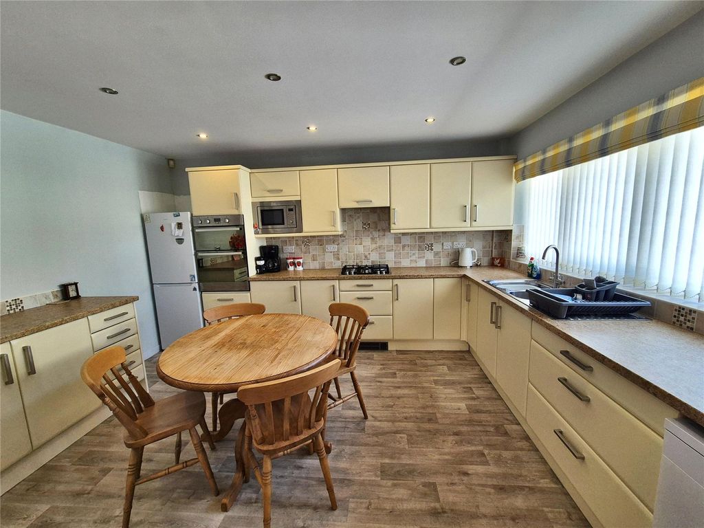 Property photo 2 of 27 Kitchen