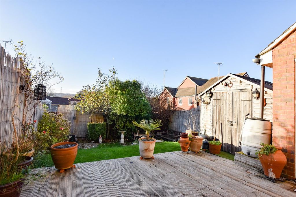 Property photo 2 of 13 Garden..Jpg