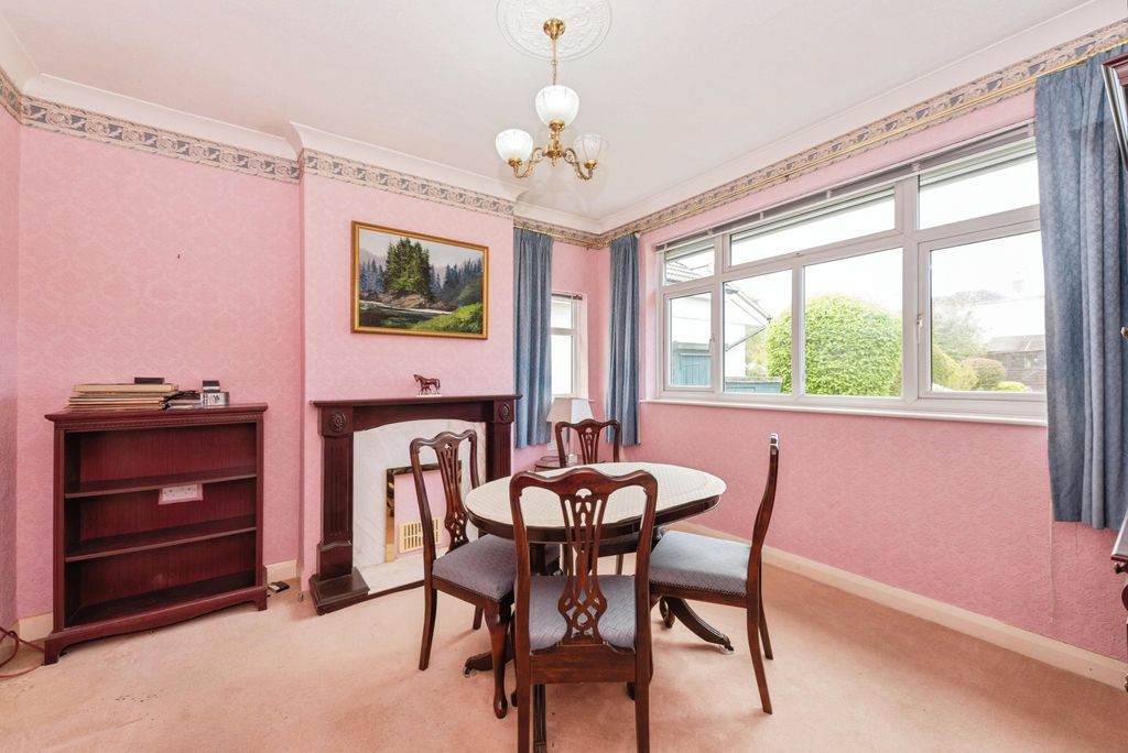 Property photo 3 of 17 Dining Room