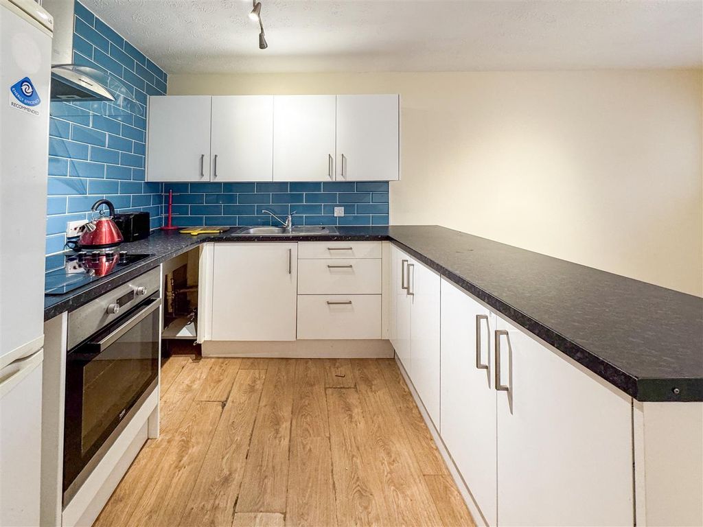 Property photo 3 of 11 11-Img_9865.Jpg