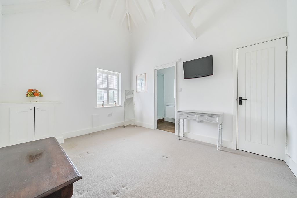 Property photo 3 of 44 1329757-2-6894De6...