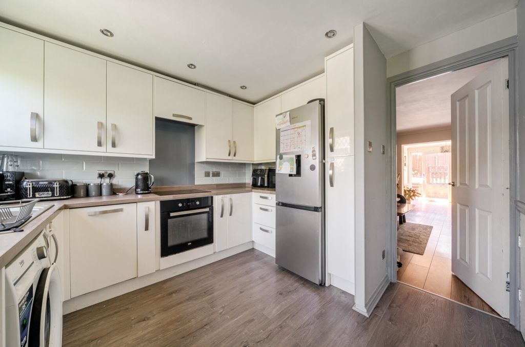 Property photo 3 of 17 Ewemove Harrogate Kitchen