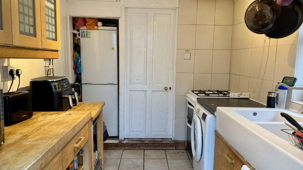 Property photo 3 of 8 68625Ba1-2F90-4d9E-820c-56Ba6Fdbdbd1.Jpg