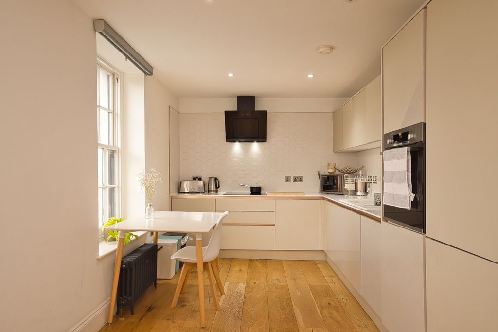 Property photo 3 of 11 Picture 3