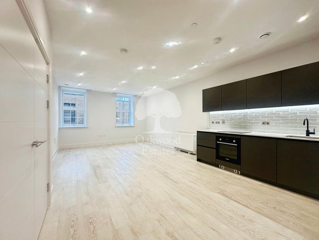 Property photo 3 of 18 Lounge