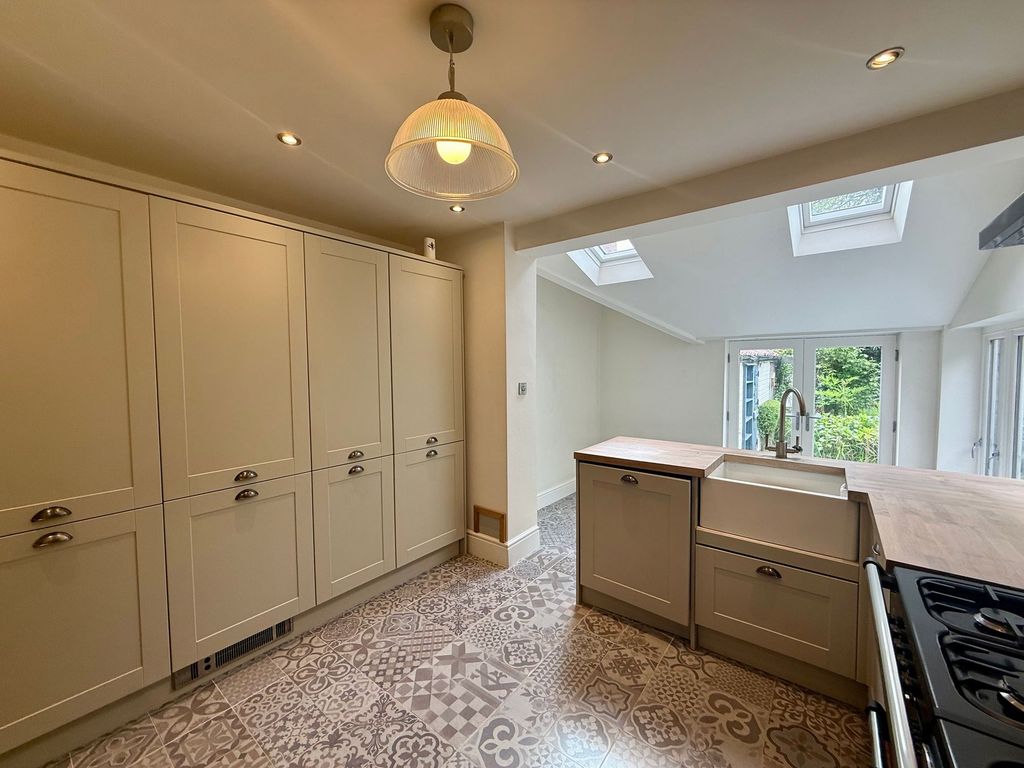 Property photo 2 of 28 Kitchen