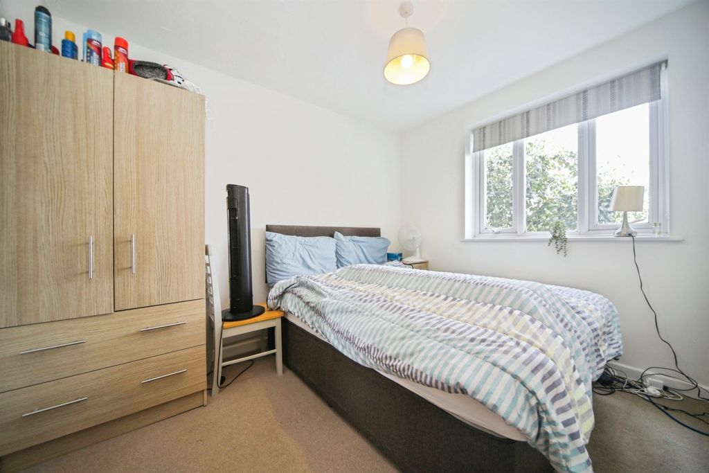 Property photo 3 of 8