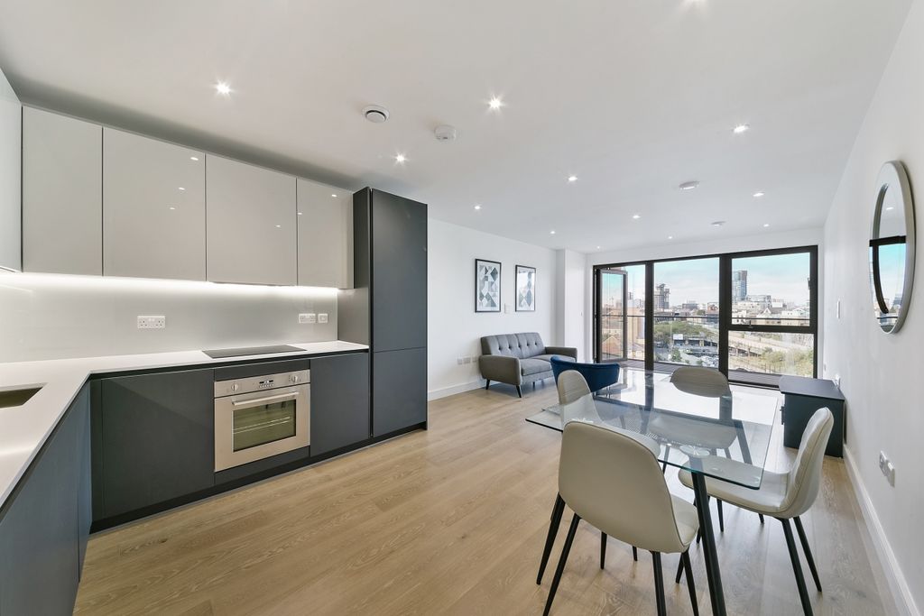 Property photo 2 of 9 Kitchen