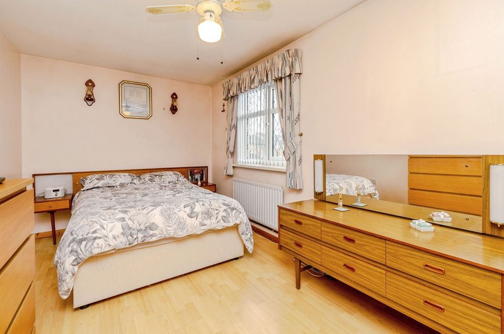 Property photo 2 of 17 Photo