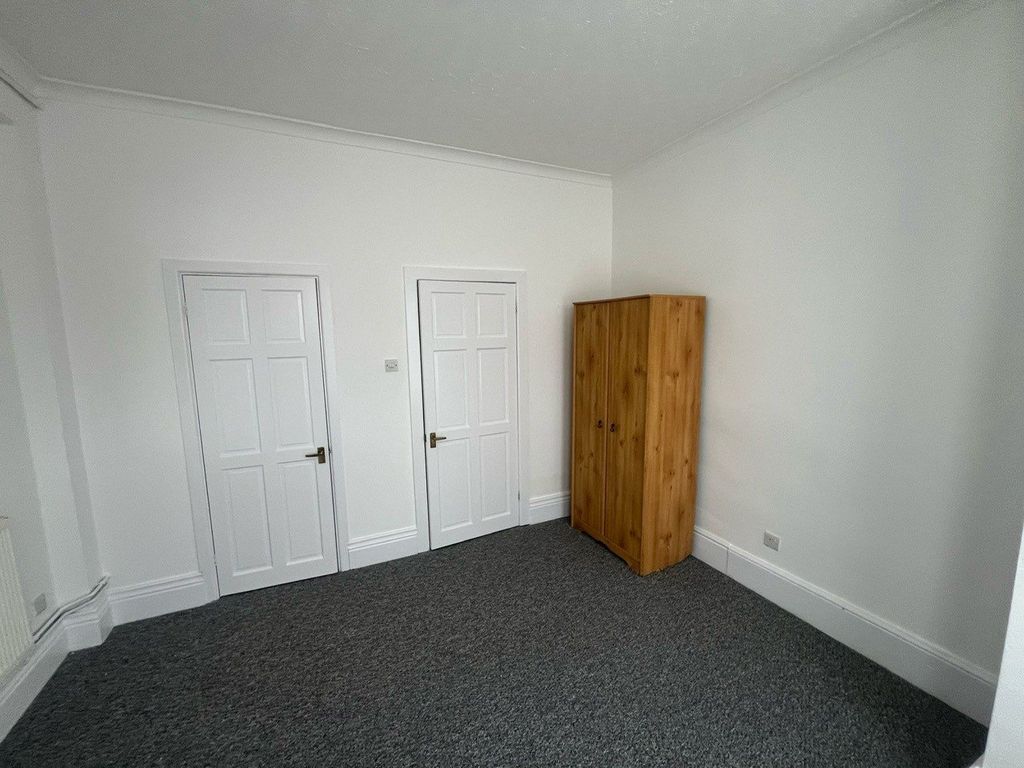 Property photo 3 of 11 Picture No. 12