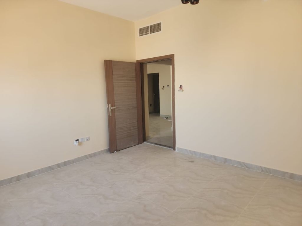 Property photo 3 of 32