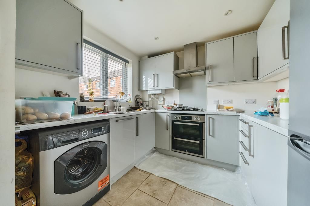 Property photo 3 of 12 Kitchen