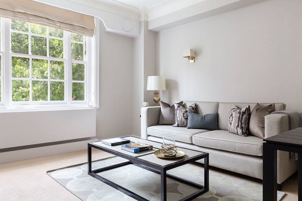 Property photo 1 of 8 Living Room