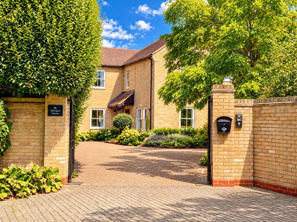 Property photo 2 of 59