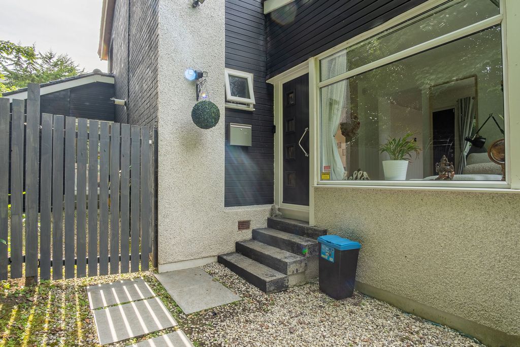 Property photo 3 of 32
