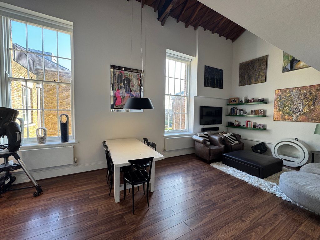 Property photo 2 of 32