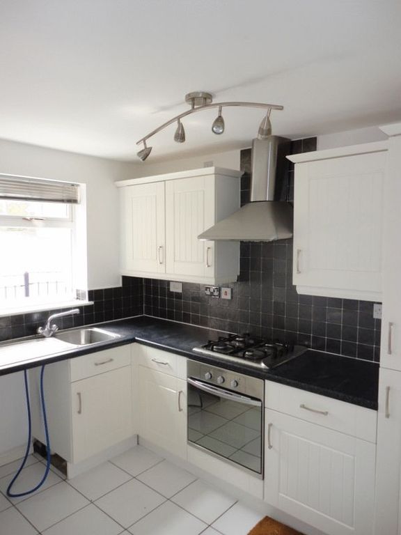 Property photo 3 of 6 Kitchen