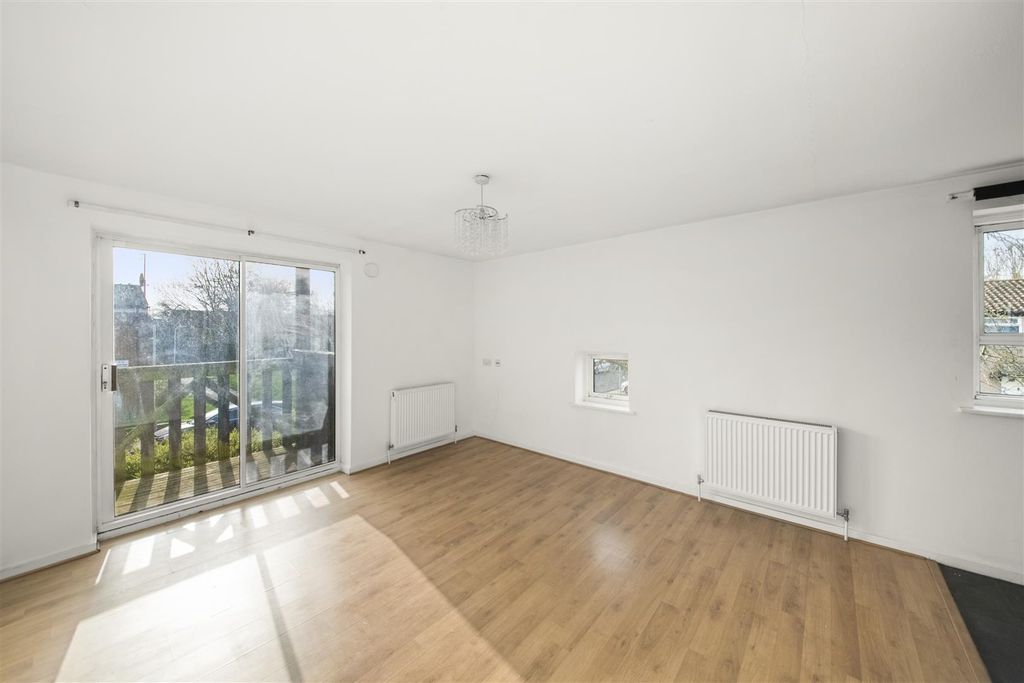 Property photo 2 of 11 1