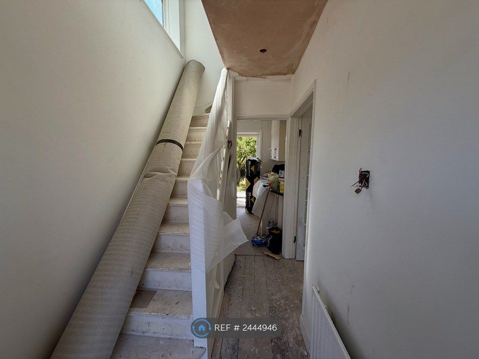 Property photo 3 of 8 Entrance Hallway