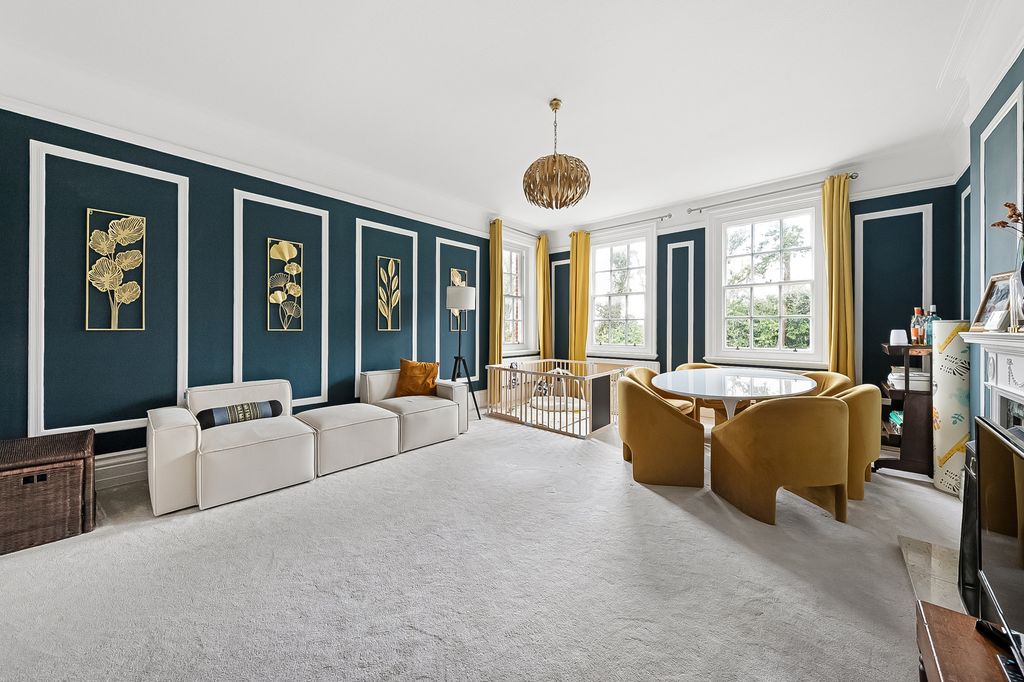 Additional image 4 of 3 bed flat for saleBroadway, Oxted RH8