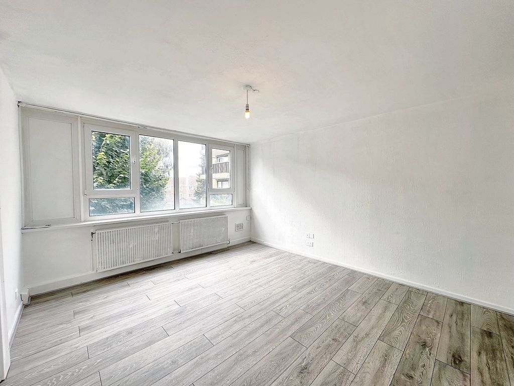 Property photo 3 of 6 Reception