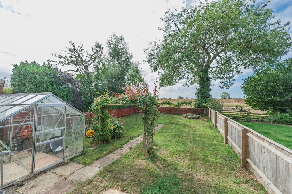 Property photo 2 of 14 Garden