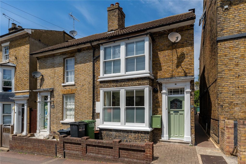 Property photo 1 of 17 External