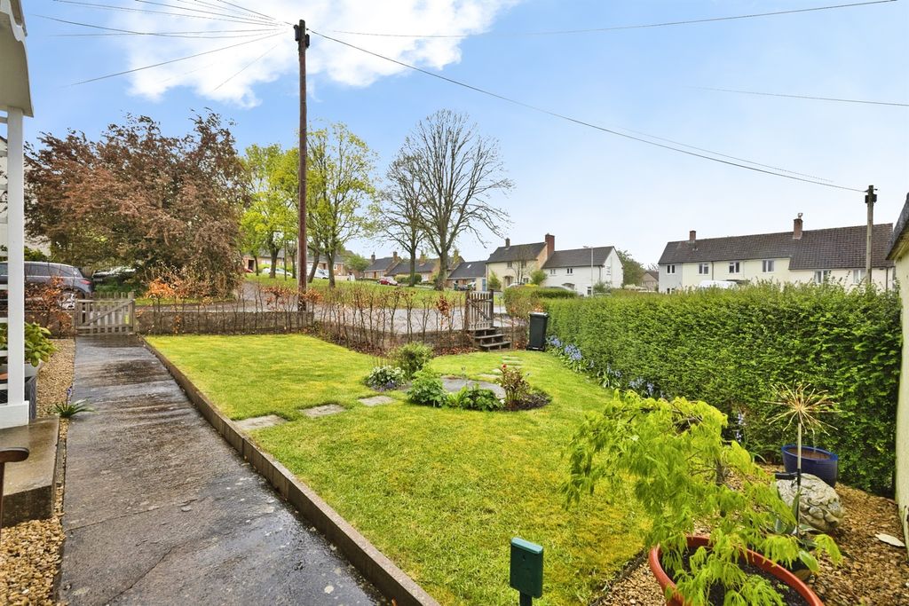 Property photo 2 of 19 Garden &amp; Parking