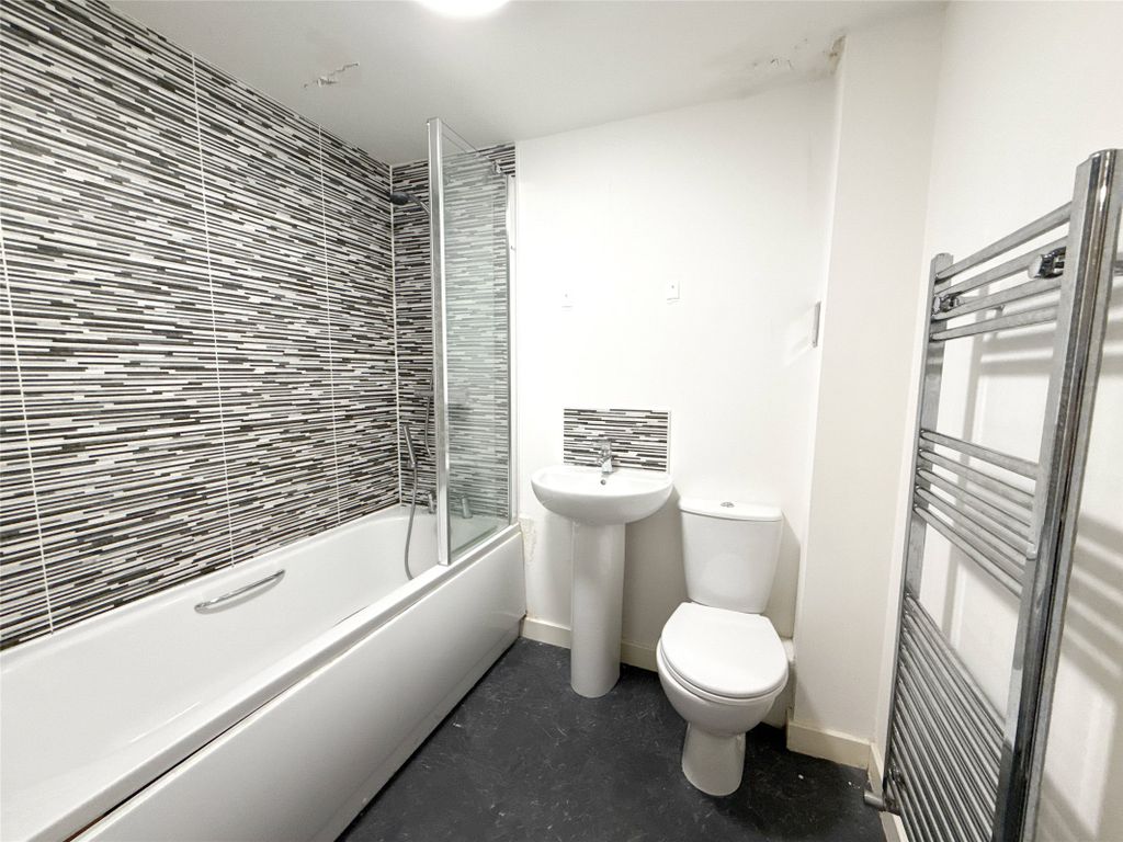 Property photo 3 of 27 Bathroom
