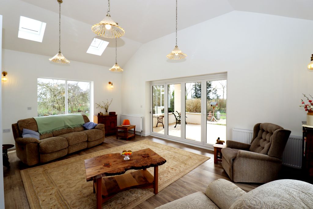 Property photo 3 of 22