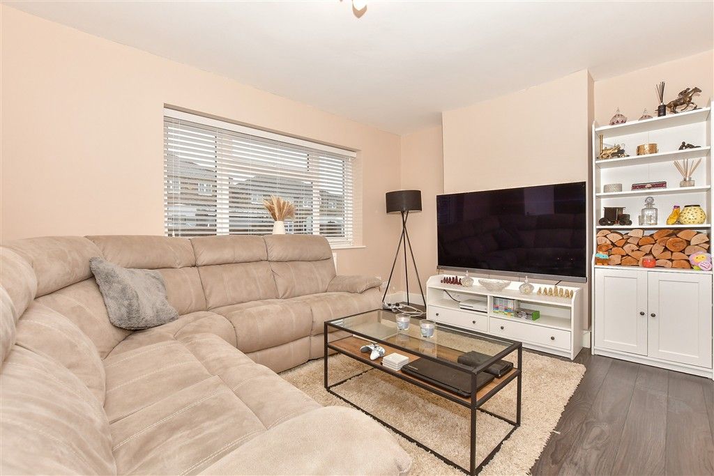 Property photo 3 of 10 Lounge