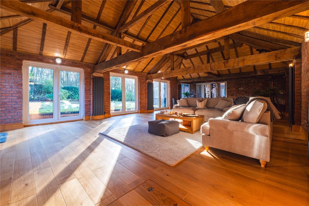 Property photo 2 of 17 Large Family Room