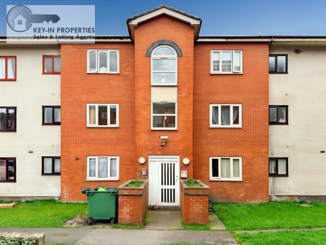 Property photo 1 of 14 Refurbished Three‑Bedroom First‑Floor Apartment • EPC Rating B