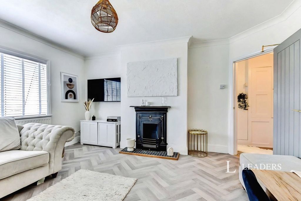 Property photo 3 of 16 Pbox-Img.Jpg
