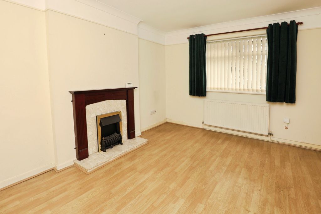 Property photo 3 of 15 Lounge