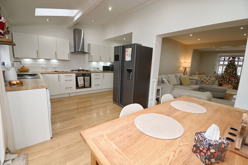 Property photo 3 of 23