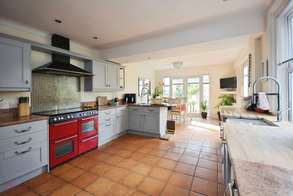 Property photo 3 of 24