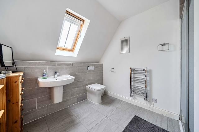 Property photo 3 of 21 Bathroom