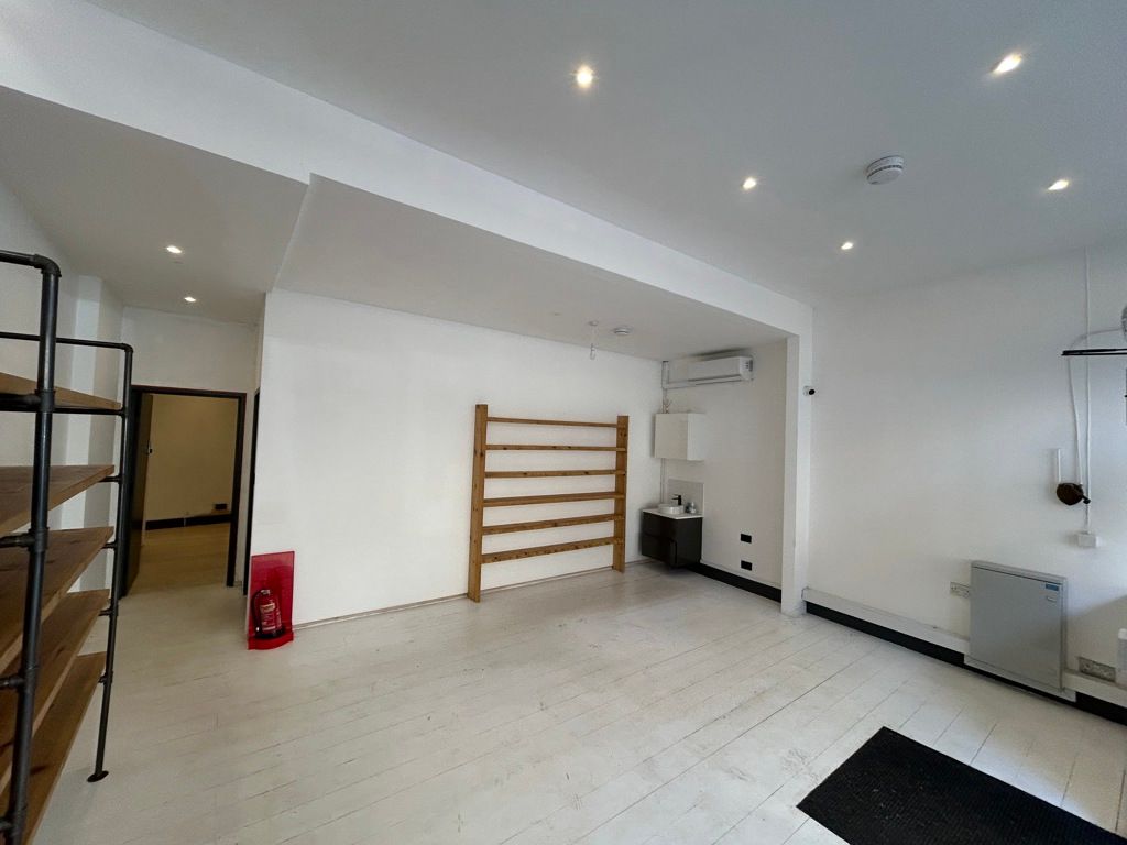 Property photo 3 of 9 Photo 9