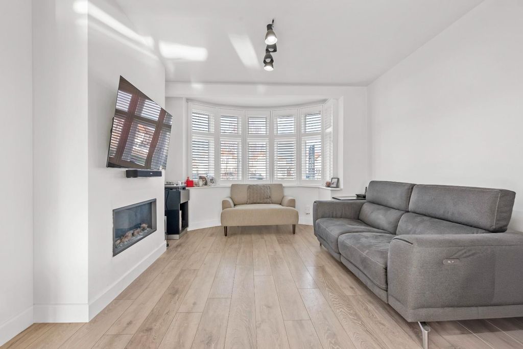 Property photo 2 of 24