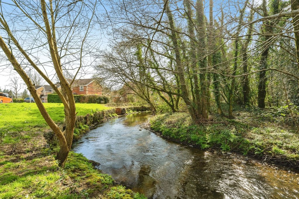 Property photo 2 of 19