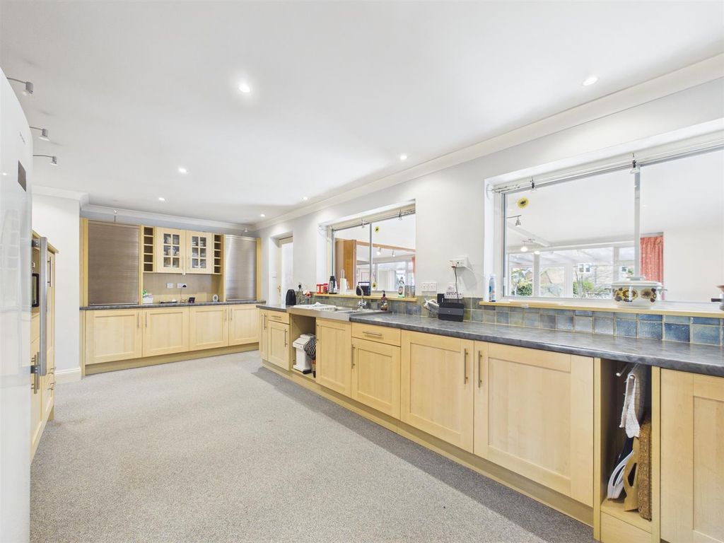 Property photo 2 of 26